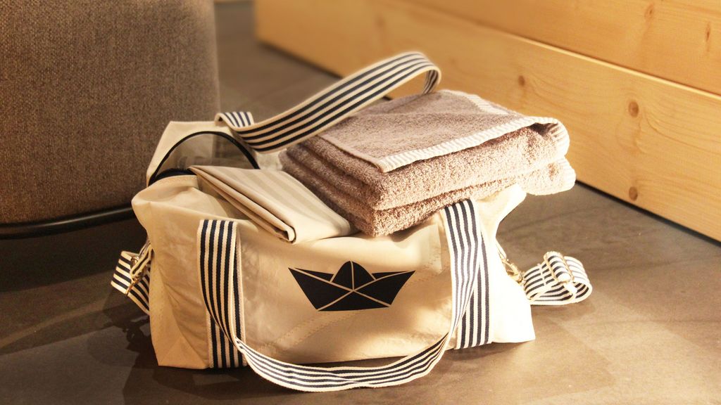 Tasche mit Handtüchern und Sauna-Tüchern