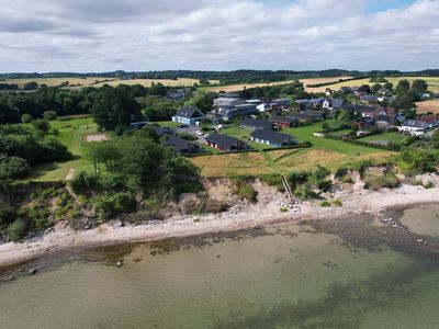 Luftaufnahme Steilküste und Strand von Südost